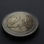 Monete da 2 euro con errori di conio, esemplari rari valutati fino a 4000 euro.