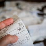 Vecchia ricevuta di pagamento con dettagli visibili, simbolo di un possibile valore di 150 euro.