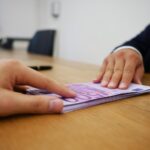 Assegno di invalidità civile con dettagli sulla cifra prevista per gennaio.