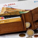 Illustrazione di un conto corrente con grafica che evidenzia il controllo automatico dei movimenti finanziari.